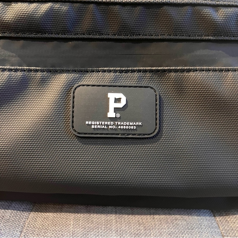 Portland Gear Cascade Crossbody Bag ~ Black - Picture 2 of 13